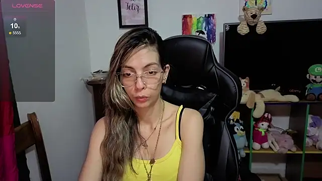 Snapshot of Princezzlove3 chatting on 10-25-25, 10:26 Princezzlove3 online show from 10-25-25, 10:26