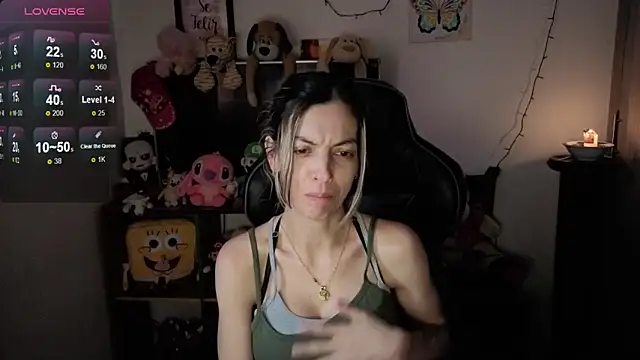 Snapshot of Princezzlove3 chatting on 11-15-25, 02:13 Princezzlove3 online show from 11-15-25, 02:13