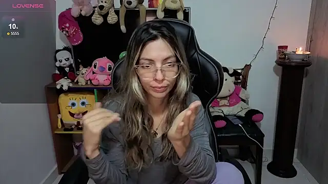 Snapshot of Princezzlove3 chatting on 11-16-25, 02:28 Princezzlove3 online show from 11-16-25, 02:28