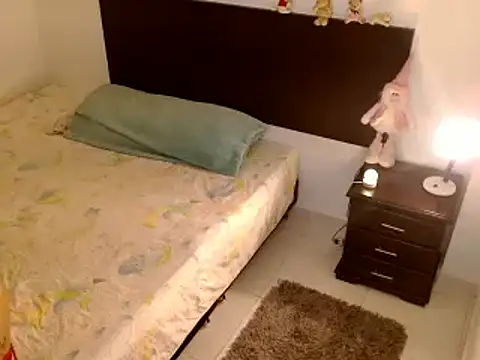 Snapshot of Aurrorasweet chatting on 02-05-25, 02:51 Aurrorasweet online show from 02-05-25, 02:51