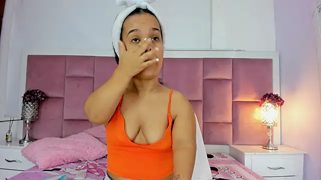 Snapshot of AnieRey chatting on 03-08-25, 11:58 AnieRey online show from 03-08-25, 11:58