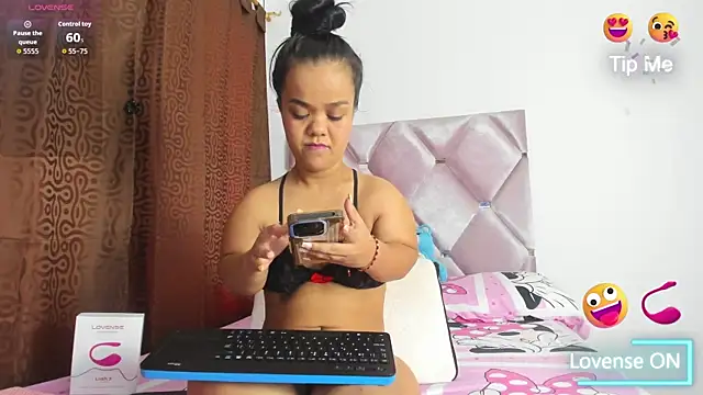 Snapshot of AnieRey chatting on 10-17-25, 08:44 AnieRey online show from 10-17-25, 08:44