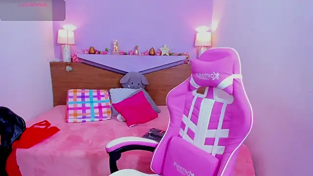 ScarletEmber3 online show from 03-21-25, 03:44