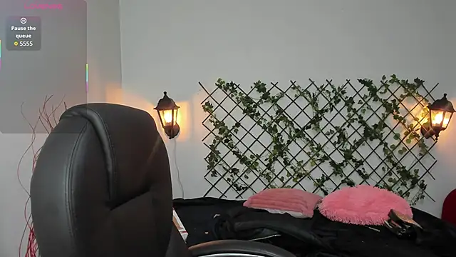 zahra Jalid online show from 10-28-25, 09:50