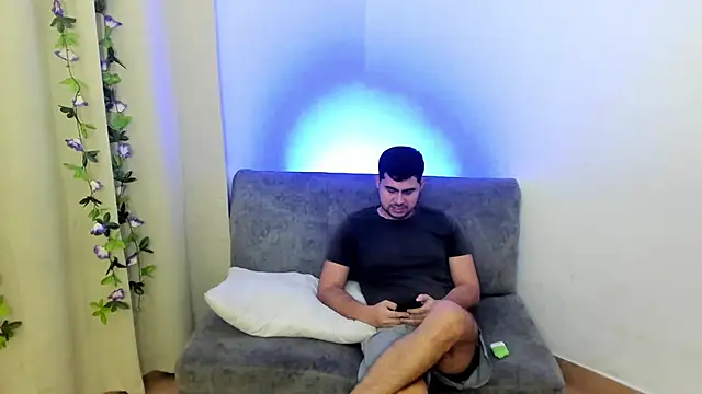 Snapshot of blueroom_party chatting on 02-06-25, 12:26 blueroom party online show from 02-06-25, 12:26