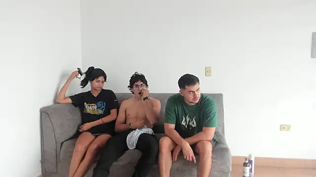 Snapshot of blueroom_party chatting on 03-17-25, 01:18 blueroom party online show from 03-17-25, 01:18