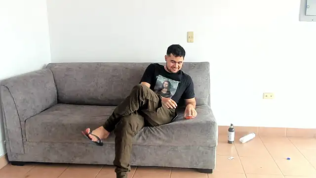 Snapshot of blueroom_party chatting on 03-18-25, 01:53 blueroom party online show from 03-18-25, 01:53