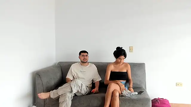 Snapshot of blueroom_party chatting on 03-19-25, 01:18 blueroom party online show from 03-19-25, 01:18