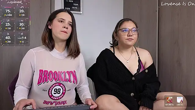 SexLaura  online show from 01-18-26, 09:29