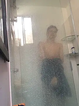 Snapshot of Latinos_2001 chatting on 11-08-25, 01:55 Latinos 2001 online show from 11-08-25, 01:55