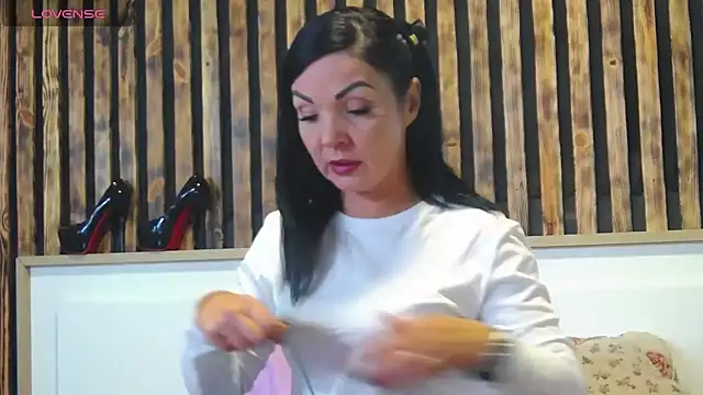 Tory Lovi online show from 10-15-25, 12:27