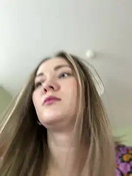 Snapshot of Kiss_My_Body chatting on 02-14-25, 02:23 Kiss My Body online show from 02-14-25, 02:23