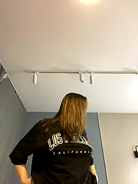 Snapshot of Kiss_My_Body chatting on 09-14-25, 04:06 Kiss My Body online show from 09-14-25, 04:06