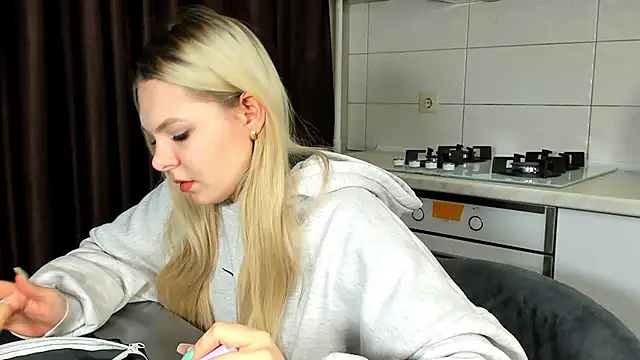 Snapshot of SynnoveEyre chatting on 02-17-25, 02:37 SynnoveEyre online show from 02-17-25, 02:37