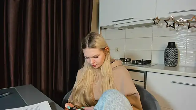 Snapshot of SynnoveEyre chatting on 02-21-25, 02:48 SynnoveEyre online show from 02-21-25, 02:48