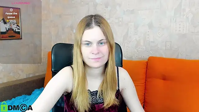 Snapshot of HillEva chatting on 03-03-25, 04:58 HillEva online show from 03-03-25, 04:58