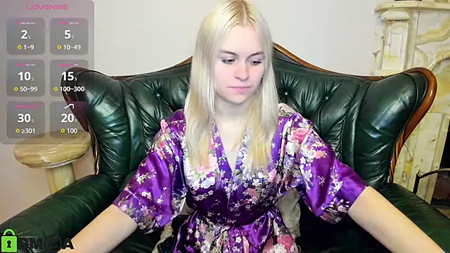 Snapshot of HillEva chatting on 10-09-25, 07:45 HillEva online show from 10-09-25, 07:45