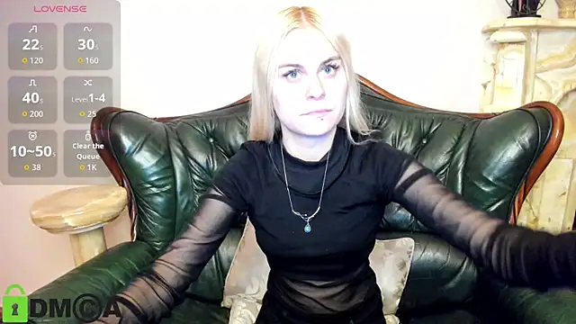 Snapshot of HillEva chatting on 10-13-25, 08:20 HillEva online show from 10-13-25, 08:20