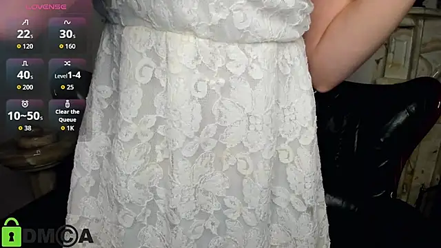 Snapshot of HillEva chatting on 11-30-25, 08:29 HillEva online show from 11-30-25, 08:29