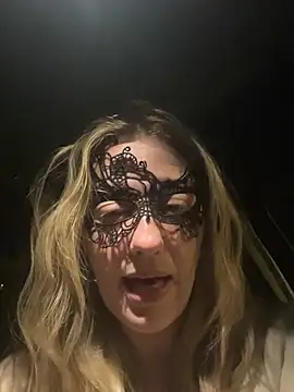 Snapshot of Megan_off chatting on 03-13-25, 11:59 Megan off online show from 03-13-25, 11:59