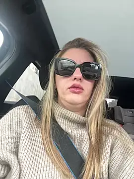 Snapshot of Megan_off chatting on 03-18-25, 11:30 Megan off online show from 03-18-25, 11:30