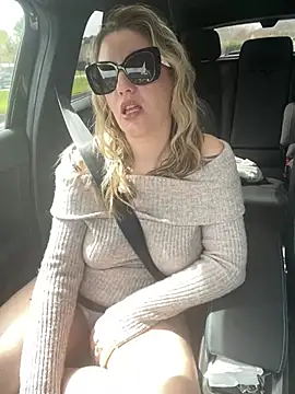 Snapshot of Megan_off chatting on 03-20-25, 12:11 Megan off online show from 03-20-25, 12:11