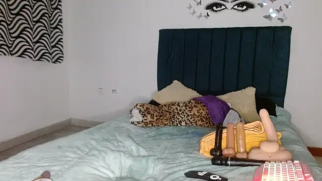 Keyler True18 online show from 10-24-25, 01:24