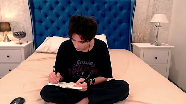 via mayer  online show from 10-09-25, 08:18