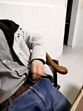 Snapshot of swg176 chatting on 01-26-25, 12:11 swg176 online show from 01-26-25, 12:11