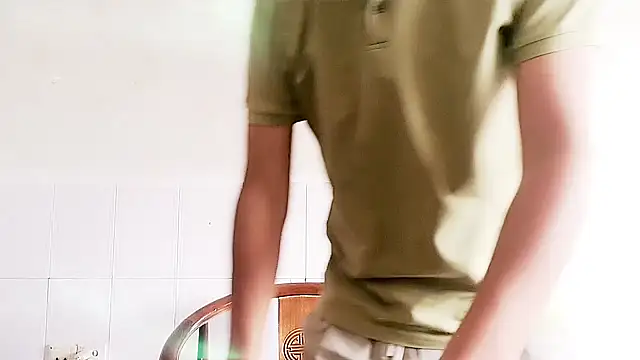 Snapshot of swg176 chatting on 09-10-25, 01:05 swg176 online show from 09-10-25, 01:05