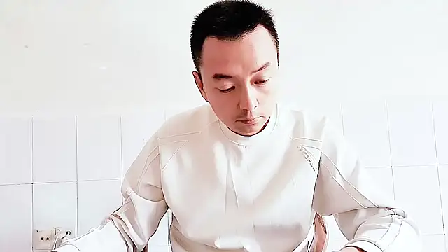 Snapshot of swg176 chatting on 09-27-25, 06:18 swg176 online show from 09-27-25, 06:18