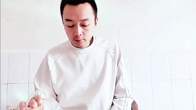 Snapshot of swg176 chatting on 10-11-25, 06:23 swg176 online show from 10-11-25, 06:23