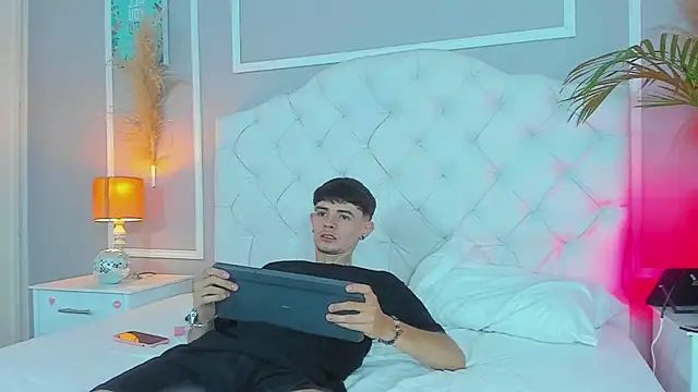 Snapshot of connor_and_angel chatting on 03-22-25, 05:09 connor and angel online show from 03-22-25, 05:09