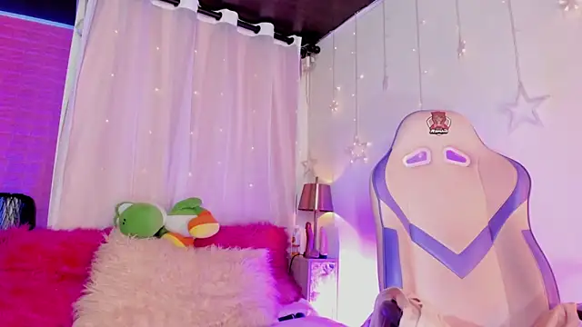 Snapshot of emma_soffia_ chatting on 02-07-25, 12:09 emma soffia  online show from 02-07-25, 12:09