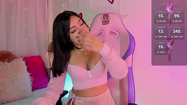 Snapshot of emma_soffia_ chatting on 03-05-25, 06:12 emma soffia  online show from 03-05-25, 06:12