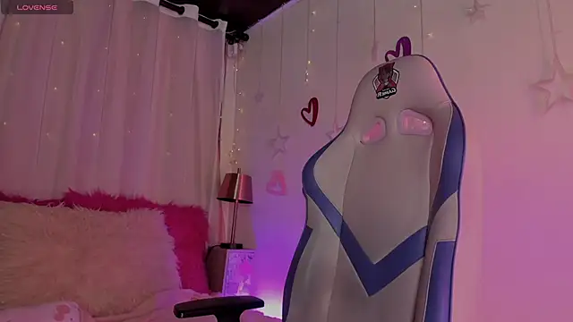 Snapshot of emma_soffia_ chatting on 03-13-25, 05:50 emma soffia  online show from 03-13-25, 05:50