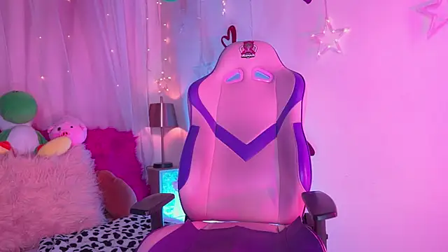 Snapshot of emma_soffia_ chatting on 03-17-25, 06:42 emma soffia  online show from 03-17-25, 06:42