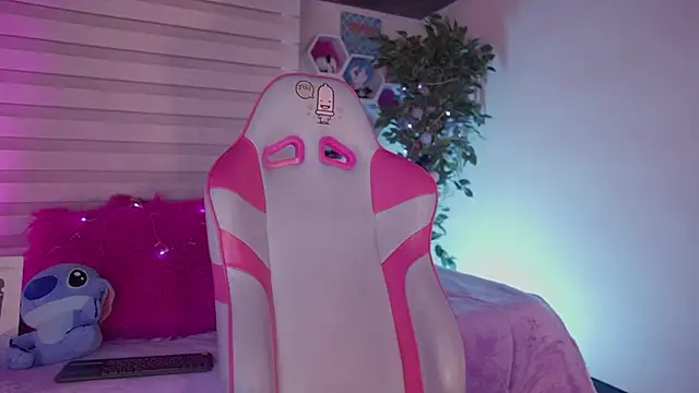 Snapshot of emma_soffia_ chatting on 10-02-25, 05:31 emma soffia  online show from 10-02-25, 05:31