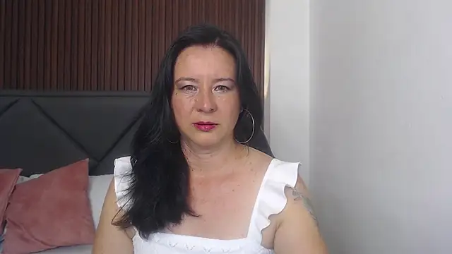 emmily taylor  online show from 02-01-25, 07:02