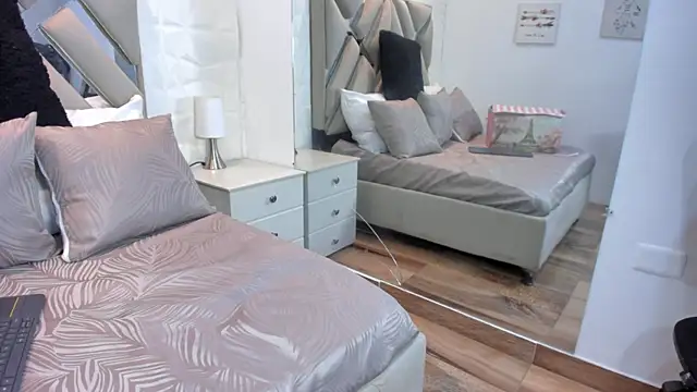 raquell moore online show from 09-13-25, 04:18