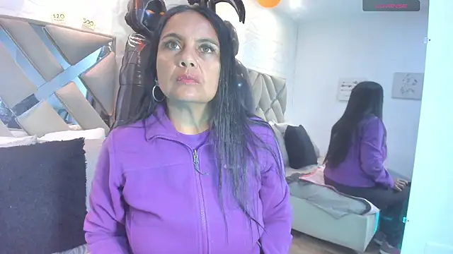 raquell moore online show from 10-12-25, 02:49