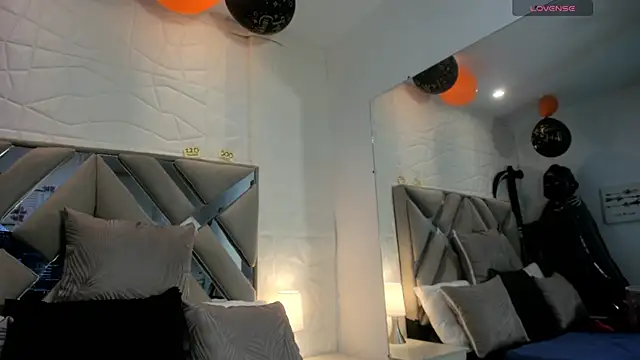 raquell moore online show from 10-25-25, 01:07