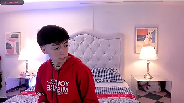 Snapshot of ethan_and_ava chatting on 01-29-25, 01:28 ethan and ava online show from 01-29-25, 01:28