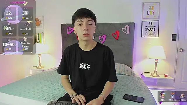 Snapshot of ethan_and_ava chatting on 02-18-25, 01:33 ethan and ava online show from 02-18-25, 01:33