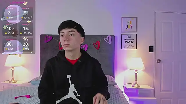 Snapshot of ethan_and_ava chatting on 02-19-25, 01:39 ethan and ava online show from 02-19-25, 01:39