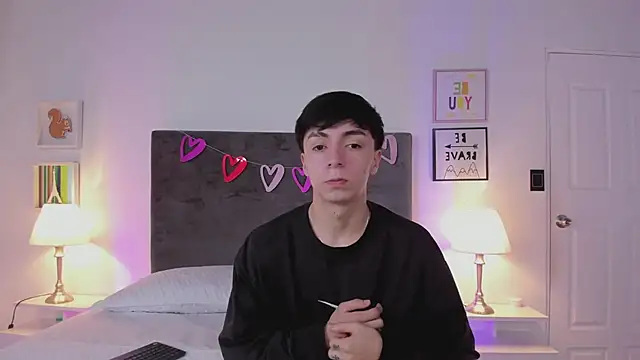 Snapshot of ethan_and_ava chatting on 02-26-25, 01:30 ethan and ava online show from 02-26-25, 01:30