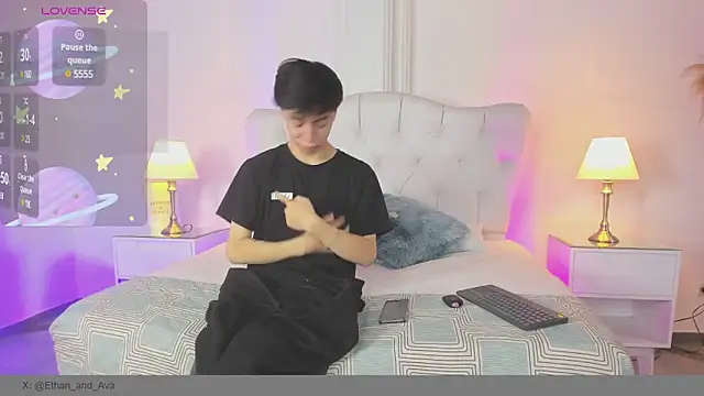 Snapshot of ethan_and_ava chatting on 03-16-25, 01:49 ethan and ava online show from 03-16-25, 01:49