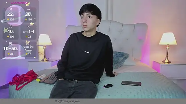 Snapshot of ethan_and_ava chatting on 03-18-25, 01:53 ethan and ava online show from 03-18-25, 01:53