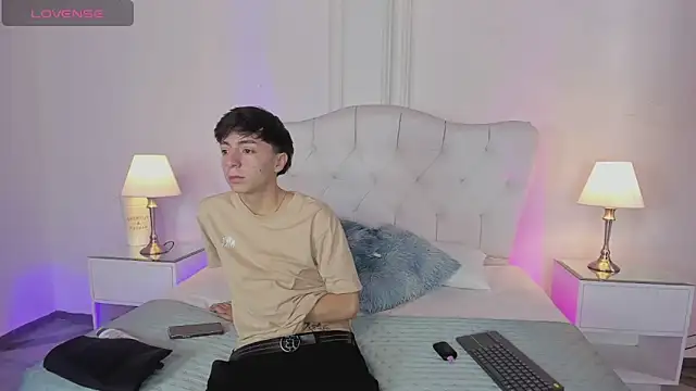 Snapshot of ethan_and_ava chatting on 03-19-25, 02:02 ethan and ava online show from 03-19-25, 02:02