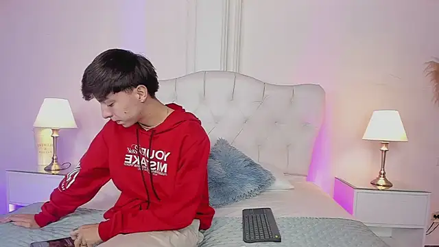 Snapshot of ethan_and_ava chatting on 03-22-25, 01:41 ethan and ava online show from 03-22-25, 01:41